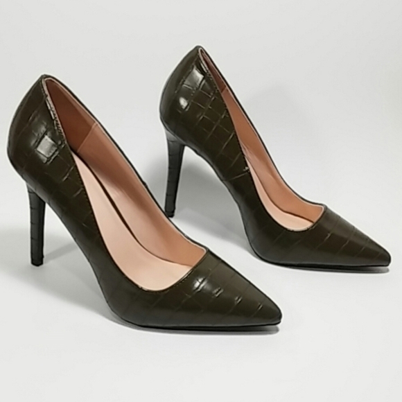 Khaki Pump Crocodile Print Faux Patent Leather by Qupid - Picture 7 of 8